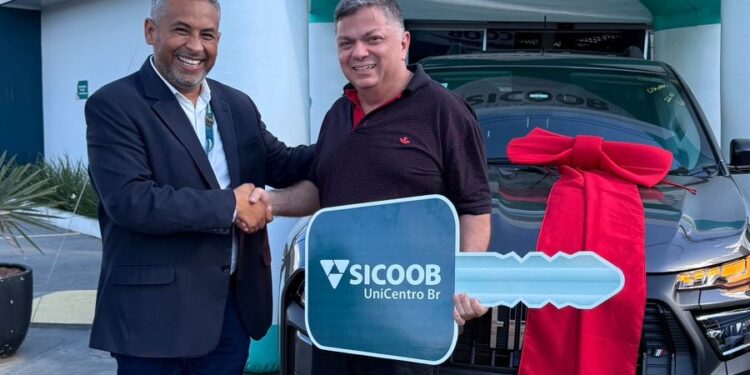 Cooperados do Sicoob UniCentro Br são premiados em campanhas de investimento