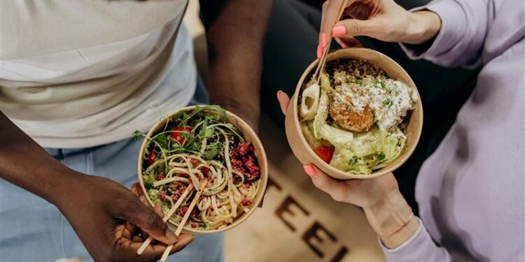 Tabelamento da taxa de entrega pode elitizar o delivery, alerta Abrasel