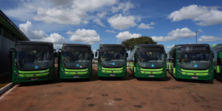 Ônibus articulados elétricos da BYD chegam para modernizar transporte público em Goiânia