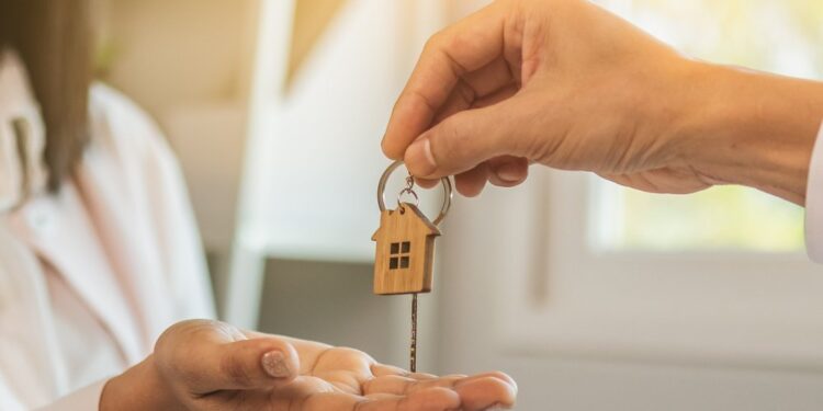 Inadimplência de aluguel começa 2026 em queda, aponta Índice Superlógica