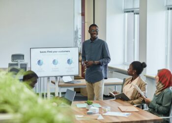 Encontro transforma Goiânia na capital do empreendedorismo jovem