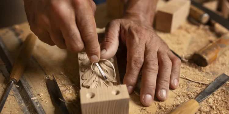 DF abre inscrições para curso gratuito de criação com madeira e plástico