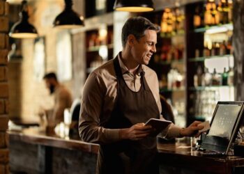 Vendas em bares e restaurantes recuam 0,5% em março