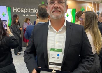 Sindhoesg recebe homenagem nacional na Hospitalar pelos seus 45 anos de história