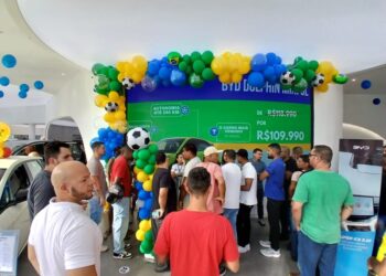 Lojas da BYD têm filas no primeiro dia do Move Brasil