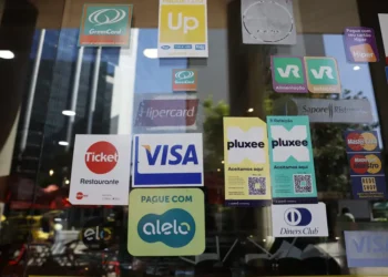 Cartão de crédito responde por metade das dívidas renegociadas no Desenrola Brasil
