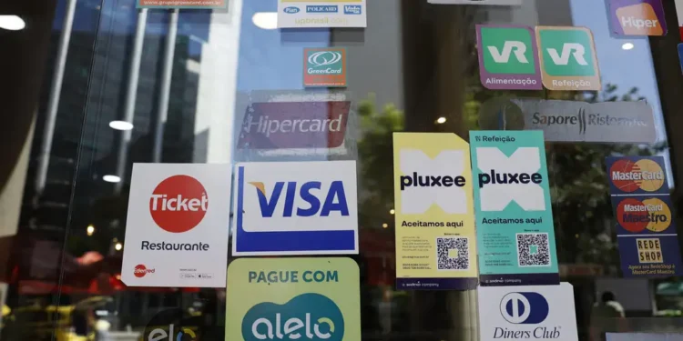 Cartão de crédito responde por metade das dívidas renegociadas no Desenrola Brasil