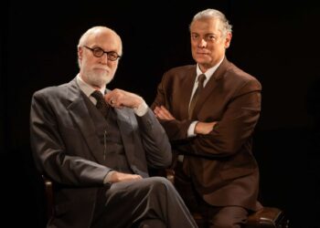 Peça “A Última Sessão de Freud” ganha nova temporada em Goiânia