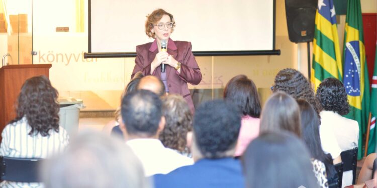 UFG entrega pacote de ações de combate à violência contra mulheres