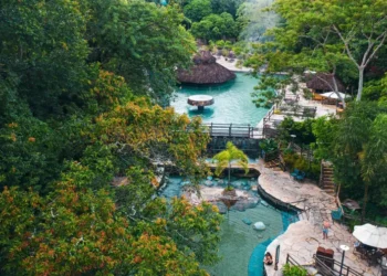 No Rio Quente Resorts, o Parque das Fontes traduz a singularidade de um destino único