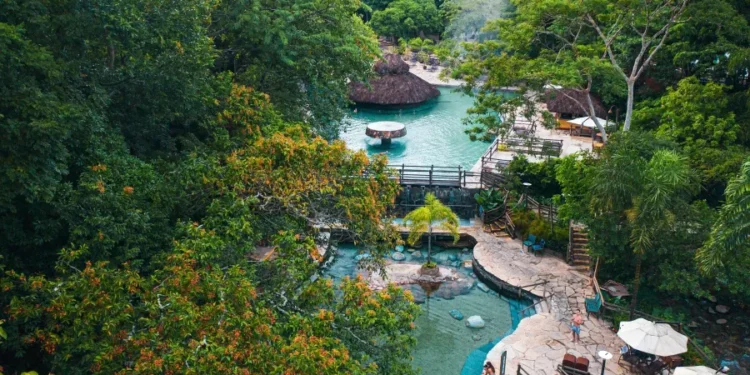 No Rio Quente Resorts, o Parque das Fontes traduz a singularidade de um destino único
