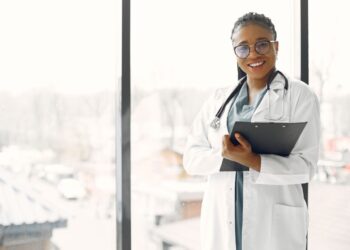 Planejamento tributário pode reduzir impostos de clínicas médicas em até 30%, aponta especialista