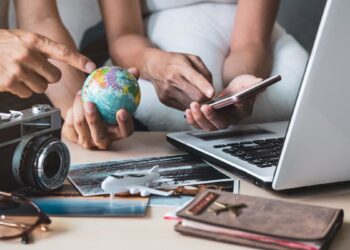 Férias de inverno aumentam risco de golpes digitais em viagens