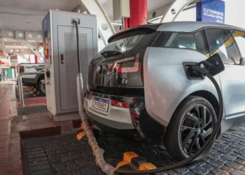Goiás é o 9° estado que mais buscou por eletroposto no último ano