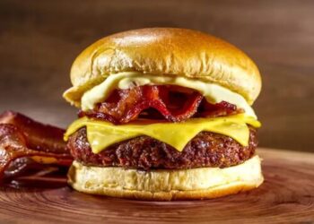 Dia do Bacon: Geléia Burger oferece 30% de desconto no combo do Cheese Bacon