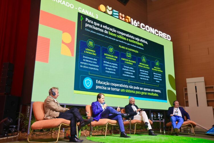 Cultura cooperativista é o que diferencia as cooperativas dos bancos, defendem presidentes de centrais no 16º Concred
