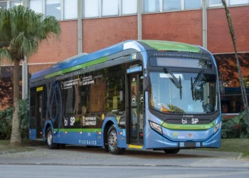 Scania e Caio lançam novo ônibus a gás e biometano Padron com piso baixo