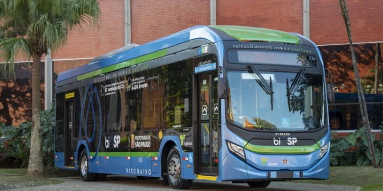 Scania e Caio lançam novo ônibus a gás e biometano Padron com piso baixo