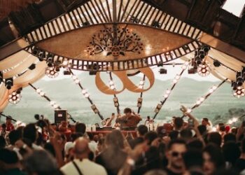 Dj Bhaskar se apresenta na 4ª edição do Piri Sunset 2026