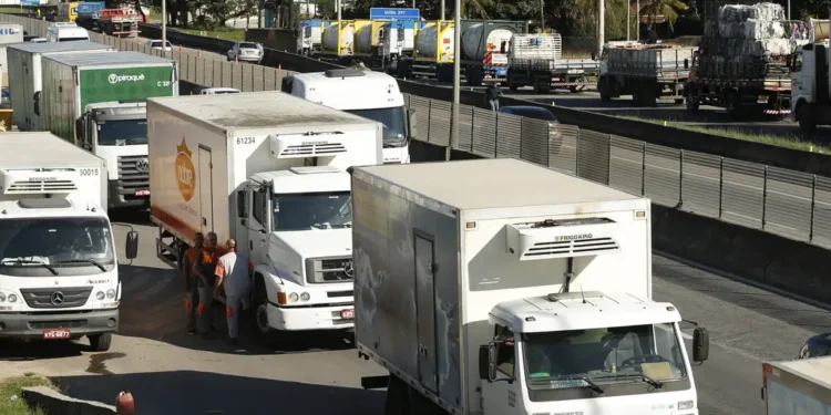 Frete rodoviário fica 2,70% mais barato em julho, aponta levantamento da Frete.com