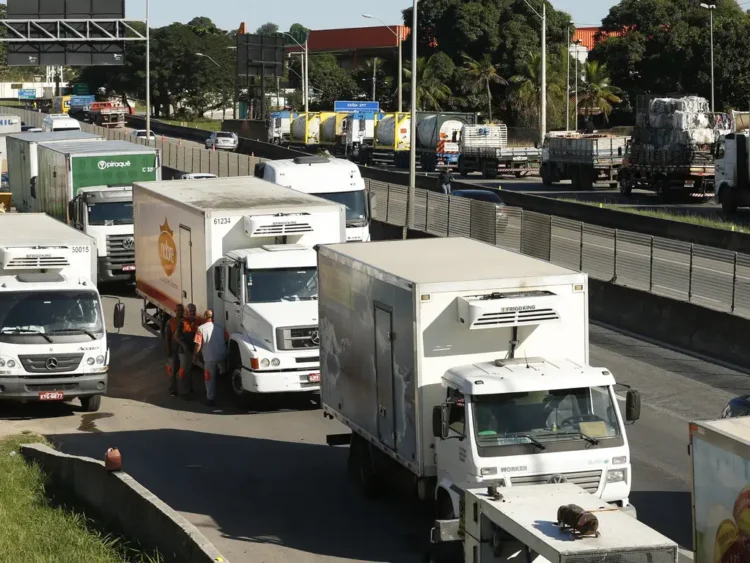 Frete rodoviário fica 2,70% mais barato em julho, aponta levantamento da Frete.com