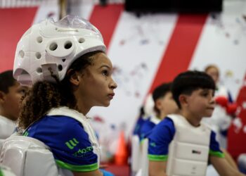 Aos 11 anos, goiana Clara Sophia Mendonça se destaca no karatê internacional