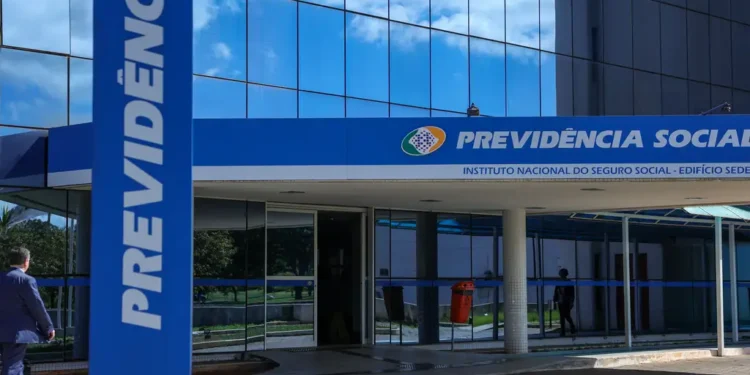 INSS atinge meta de acabar com fila de espera para atendimento