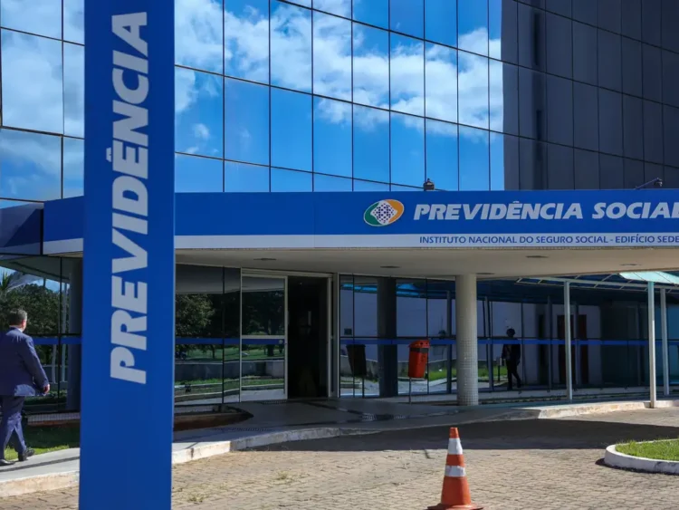 INSS atinge meta de acabar com fila de espera para atendimento