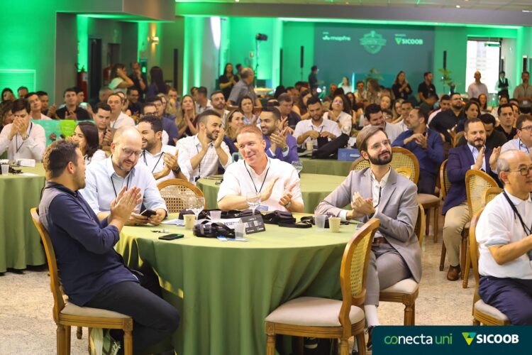 Sicoob Uni reúne equipes comerciais para alinhar estratégias e reconhecer resultados