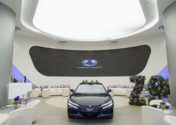 Saga Denza inaugura primeiro Flash Charging do Brasil em Brasília