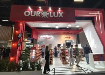 Ourolux lança portfólio de energia solar com mais de 20 produtos para iluminação