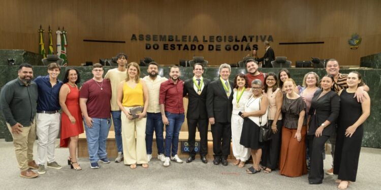 QG é homenageado pela Assembleia Legislativa por trajetória de 45 anos em Goiás