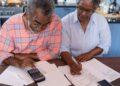 Renegociação de dívidas avança 18% entre os idosos de Goiás, revela Serasa