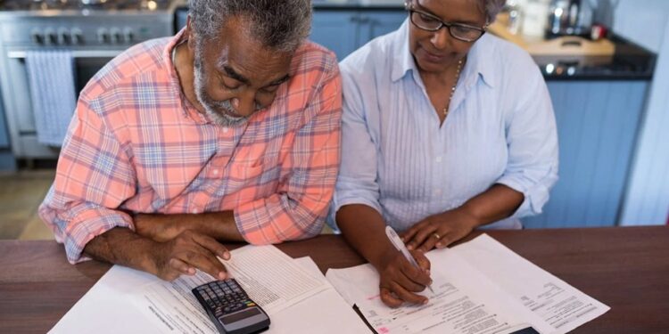 Renegociação de dívidas avança 18% entre os idosos de Goiás, revela Serasa