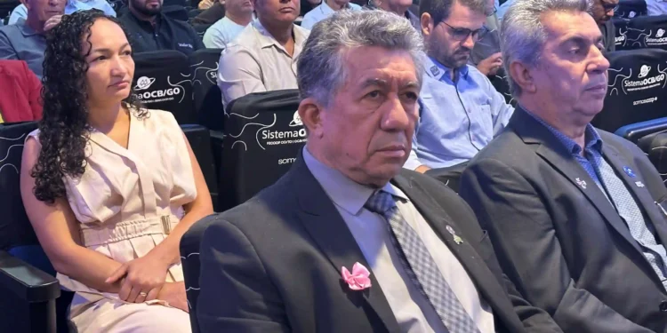 Vice-presidente do CRCGO participa de solenidade de reconhecimento ao cooperativismo goiano