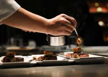 Entre técnica, criatividade e memória afetiva, chefs de Brasília celebram a arte de cozinhar